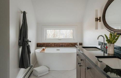 Luxe Gabel Farmhouse Fire Pit & Country Views - Foto 32