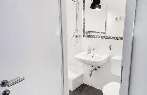 Geräumige Ferienwohnung mit Parkplatz direkt an der S-Bahn nach München - Foto 14