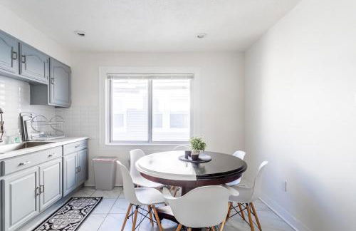 The B&W Haven 5BR Home with yard theater - Foto 37