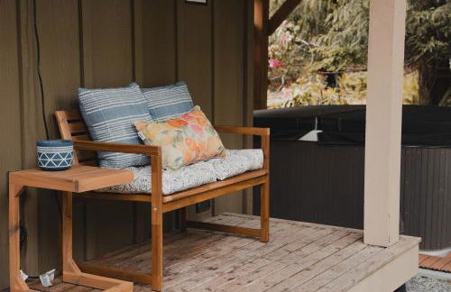 Cabin Minutes to Mt Rainier - EV, HotTub, 2 Queen and Twin - Photo 39