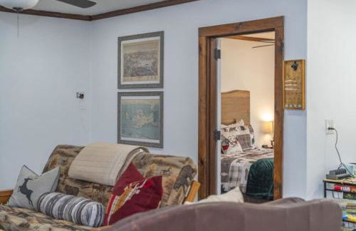 Twin Pines Retreat - Lake, Firepit and Games - Foto 29