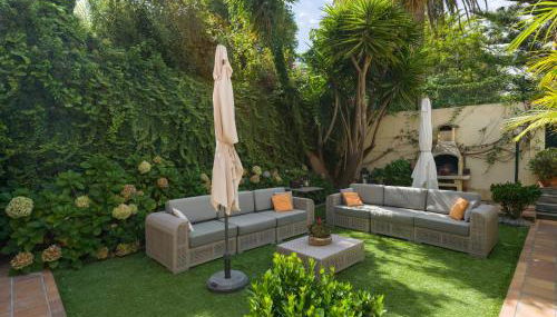 House with cozy garden BBQ and free parking - Foto 3, Garden, Garden view