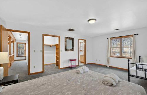 Huge Cabin w Hot Tub, Deck, Grill, Fire Pit, WiFi - Foto 43