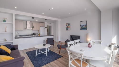 Modern Penthouse with Private Terrace - Photo 5