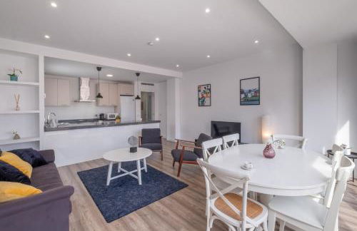 Modern Penthouse with Private Terrace - Photo 5