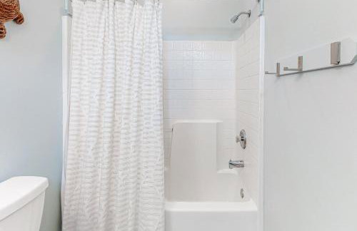 Dog & wedding-friendly home with private pool bikes & beach gear - Foto 22