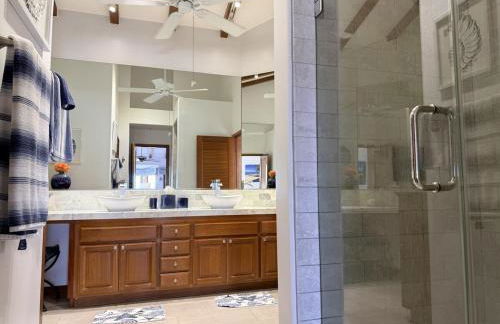 Immaculate Corner Condo with Golf Cart Just Steps to Beach - Foto 3