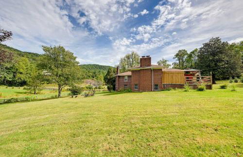 Pet Friendly Home with Hot Tub, Patio and Game Room! - Foto 33