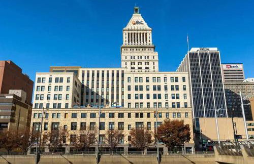 DT Gym Pool Rooftop 5 min walk to Stadiums - Foto 6