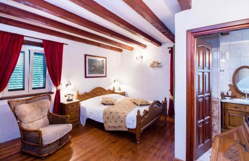 Authentic Dalmatian Hillside Escape With Pool, Sauna & BBQ - Photo 41