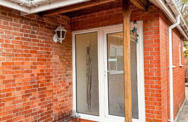 Three Bedroom Bungalow ideal for families or contractors Highbridge - Photo 9