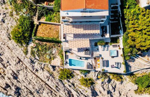 Blue Views Villa with Heated Pool and Jacuzzi - Photo 3