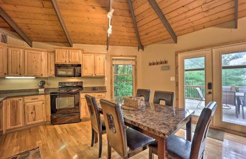 2 Mi to Skiing! Wooded Beech Mtn Retreat with Decks - Foto 40