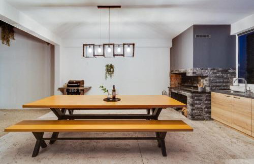 VILLA CVITA is a modern 5-bedroom villa with a Jacuzzi, a Gym and Finnish Sauna, a heated pool, and amazing views - Foto 46