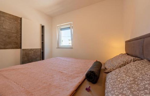 Beautiful Apartment In Prizna With Wifi - Photo 18