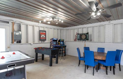 Business in Front and Fun in the Back Pets too - Photo 26