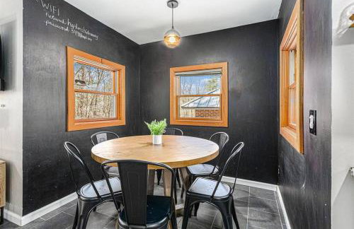 The Hopkins Hideaway - 40 Acres with trails, Arcades, Hot Tub, Fire Pit - Foto 32