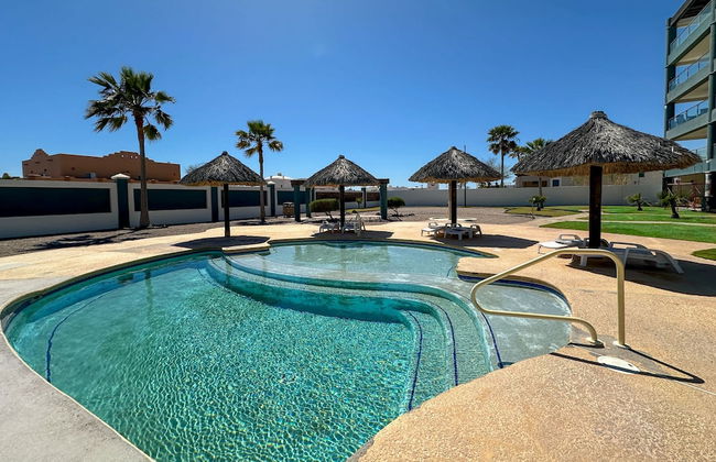 2BR Sunset Escape for Families - Foto 46