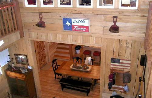 Beautifully Furnished Barn Getaway Located on a Sustainable Living Farm near Metropolis, Illinois - Photo 10