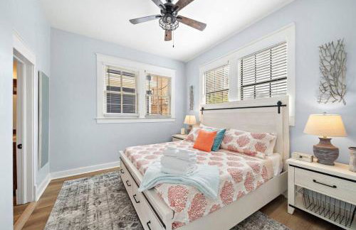 Cozy Home Near Downtown with a Pool and Fire Pit - Foto 14