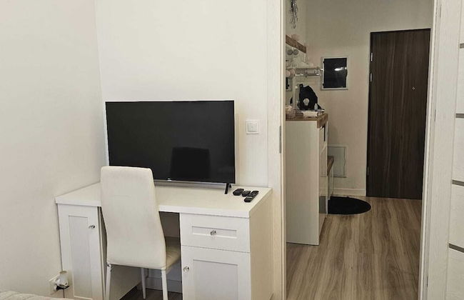 2 Bed Apartment in Zyrardow - Photo 8