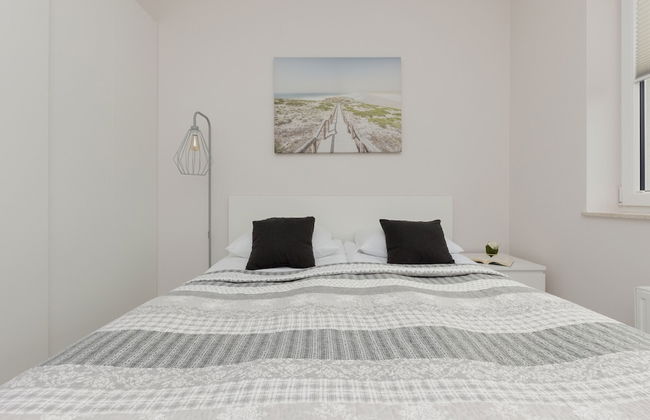 Comfy Apartment With Parking by Renters - Photo 2