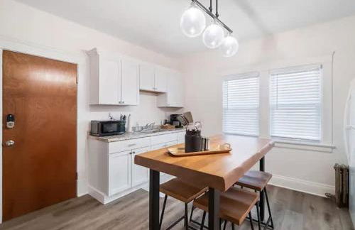 Newly Renovated - Professionally Designed - 2 BR - Foto 10