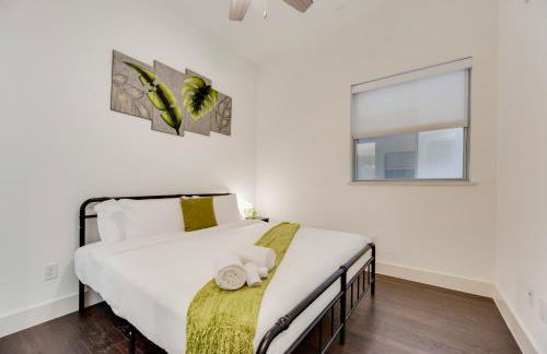 Snappy loft style 2BR I Gym I Parking I Workspace - Photo 14