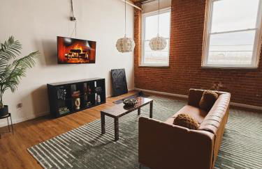 420 friendly Artsy walk Riverfront Loft King Bed - Foto 18