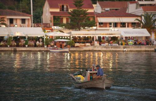 House of Hats - next to the coast - Karavomylos - Photo 28