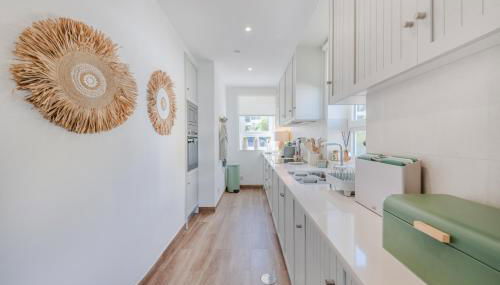 5 star Luxury SevenPines apartment with large balcony and 3 communal pool - Foto 4, stove, dishwasher