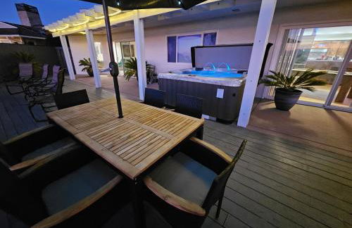 La Jolla Gem with Ocean View - 11 Beds, Hot Tub, Karaoke & Game Den - Foto 11