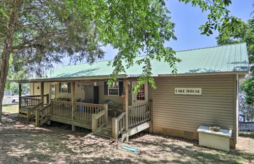 House with Dock and Slide Situated on Lake Sinclair! - Foto 32