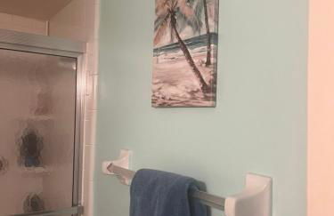 Gorgeous 2 Bedroom Waterfront Condo - Foto 15