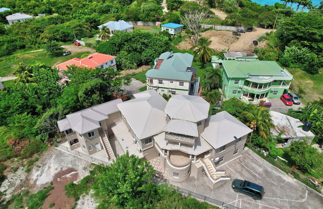 Your quaint home just steps from beach - Foto 35