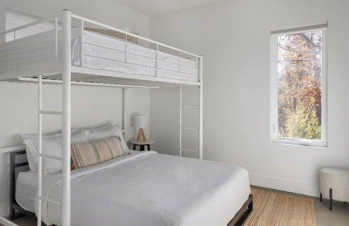 Glass House - Hot Tub - Voted AVL's #1 Luxe Stay - Foto 4