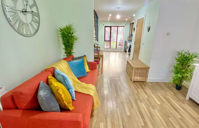 5-bed Townhouse Salford Deep Cleaned - Foto 19