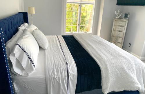 The J Luxury Villa - Southampton Poolside Retreat with Sauna - Foto 62