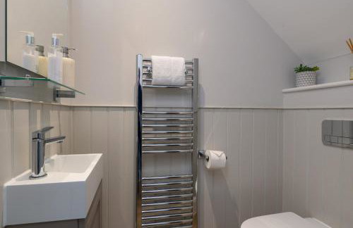 Modern 4-Bed Family Home with 5 Beds & Parking - Foto 28