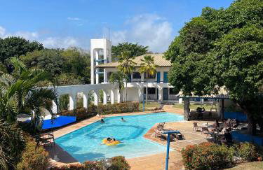 Flat com Piscina Guarajuba 2 Quartos 100m da Praia - Foto 2