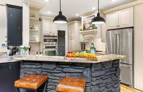 Spacious 6 Bedroom Home with a Heated Salt Water Pool, Theater & Game Room - Foto 27