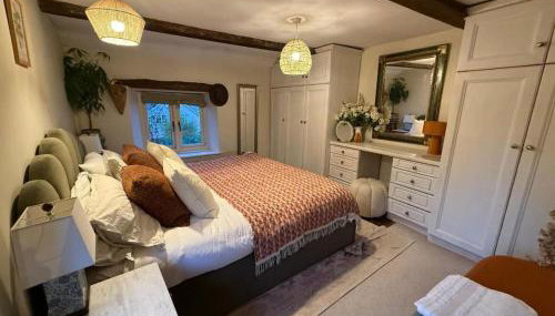 Boho Chic Cottage & Wild Garden nr Soho Farmhouse - Foto 3, wardrobe