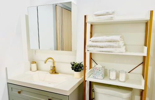 Newly Built Stylish Modern 2B In LA - Foto 18