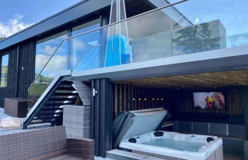 Luxury Accom with Amazing Views over Rudyard Lake - Photo 10