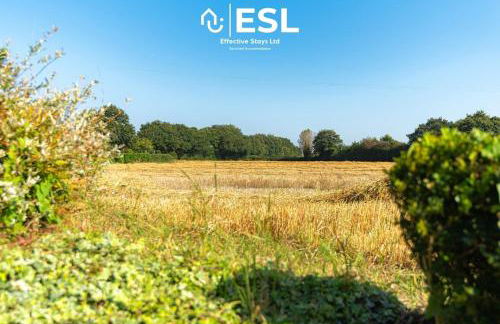 Charming Cottage 3-Bedrooms Sleeps 8 & Hot Tub - Photo 15