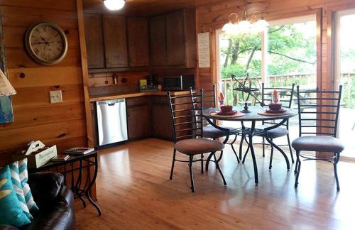 Wonderful Mountain Cabin Rental with a Fire Pit in Smithville, Oklahoma - Foto 3