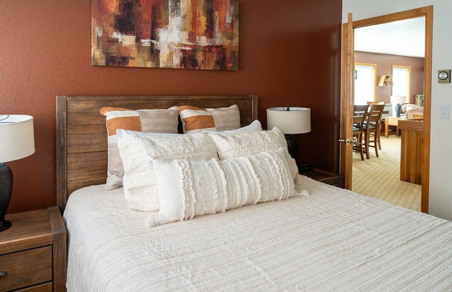 Alpenglow Three Bedroom Two Bath XL A17 - Photo 2