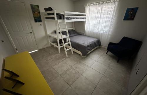 Miami's Cozy Tropical Getaway - Photo 14