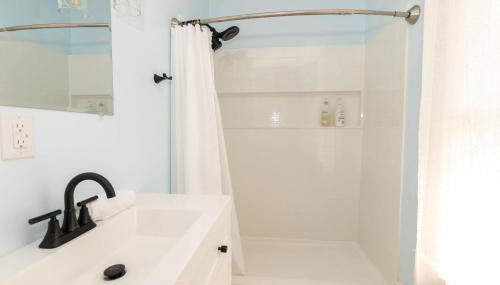 Charming & Newly Renovated 2BR in St Albans - Foto 5