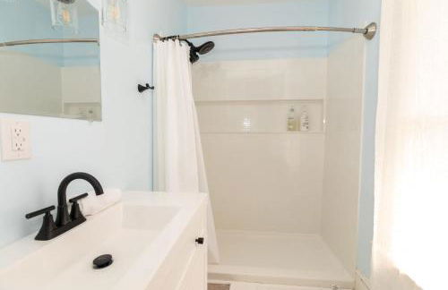 Charming & Newly Renovated 2BR in St Albans - Foto 5